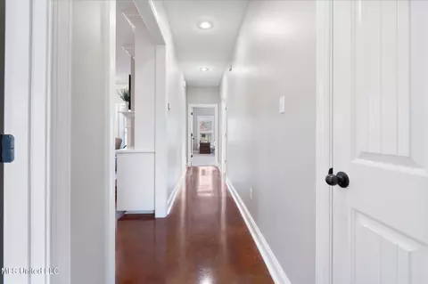 Entry Way - 7247 Eastern Dr, Olive Branch, MS 38654 photo 2 of 5
