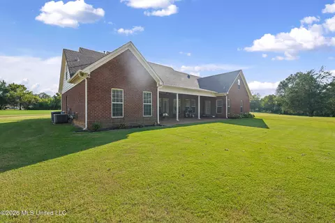 Exterior - 7247 Eastern Dr, Olive Branch, MS 38654 photo 2 of 3