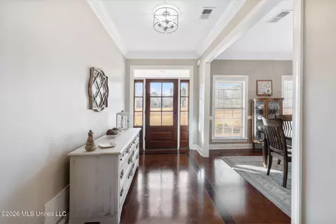 Entry Way - 7247 Eastern Dr, Olive Branch, MS 38654 photo 1 of 5