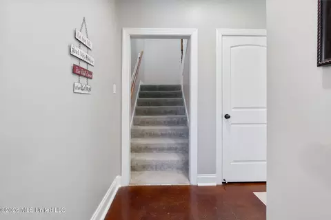 Entry Way - 7247 Eastern Dr, Olive Branch, MS 38654 photo 5 of 5