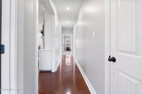 Entry Way - 7247 Eastern Dr, Olive Branch, MS 38654 photo 4 of 5