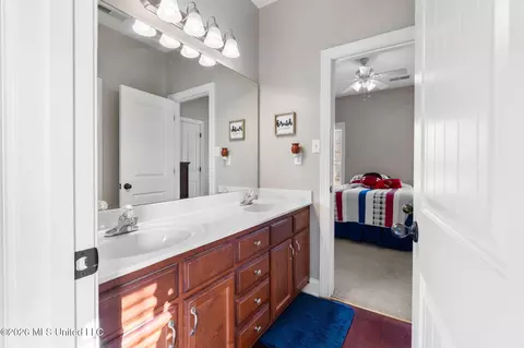 Bath - 7247 Eastern Dr, Olive Branch, MS 38654 photo 5 of 9