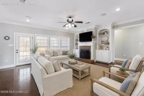 Living - 7247 Eastern Dr, Olive Branch, MS 38654 photo 1 of 1