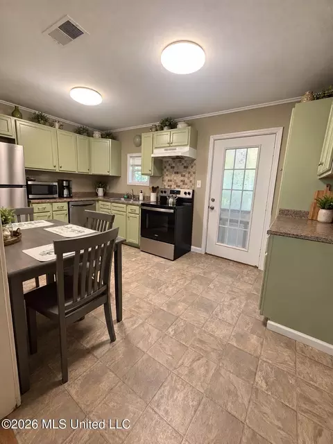 Kitchen - 15420 Old River Rd, Vancleave, MS 39565 photo 1 of 2