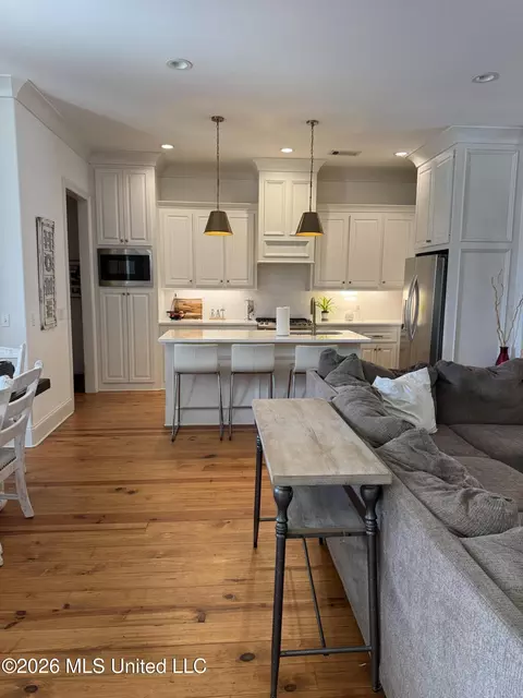 Kitchen - 162 Shore View Dr, Madison, MS 39110 photo 2 of 3
