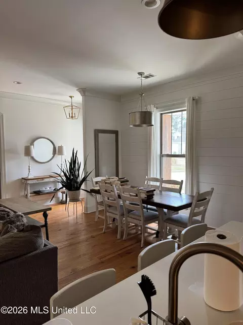 Dining - 162 Shore View Dr, Madison, MS 39110 photo 2 of 2