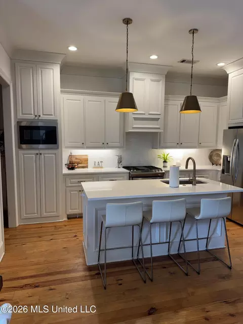 Kitchen - 162 Shore View Dr, Madison, MS 39110 photo 1 of 3