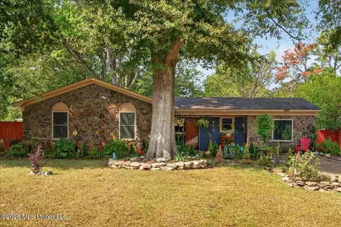 5591 Cherokee Dr, Horn Lake, MS 38637