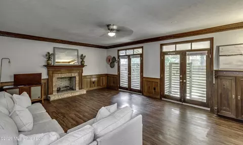 Living - 30 Moss Forest Cir, Jackson, MS 39211 photo 1 of 4