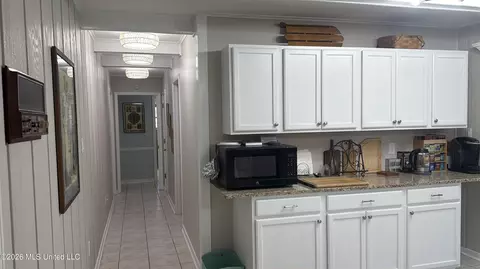 Entry Way - 202 Jefferson Davis Blvd, Natchez, MS 39120 photo 2 of 2