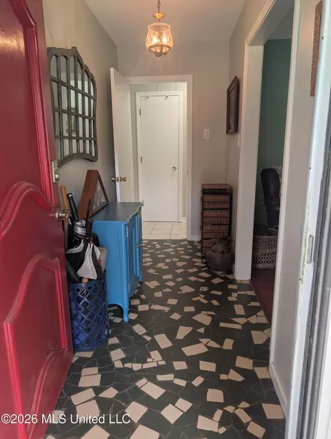 Entry Way - 202 Jefferson Davis Blvd, Natchez, MS 39120 photo 1 of 2