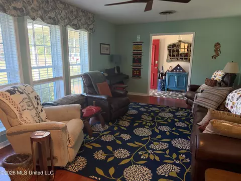 Living - 202 Jefferson Davis Blvd, Natchez, MS 39120 photo 1 of 2