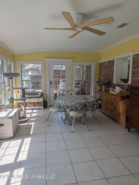 Exterior - 202 Jefferson Davis Blvd, Natchez, MS 39120 photo 3 of 9
