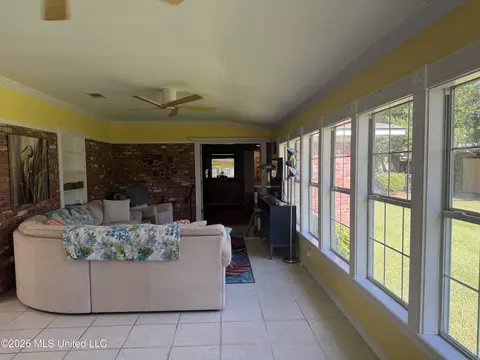 Exterior - 202 Jefferson Davis Blvd, Natchez, MS 39120 photo 2 of 9
