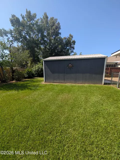 Exterior - 202 Jefferson Davis Blvd, Natchez, MS 39120 photo 7 of 9