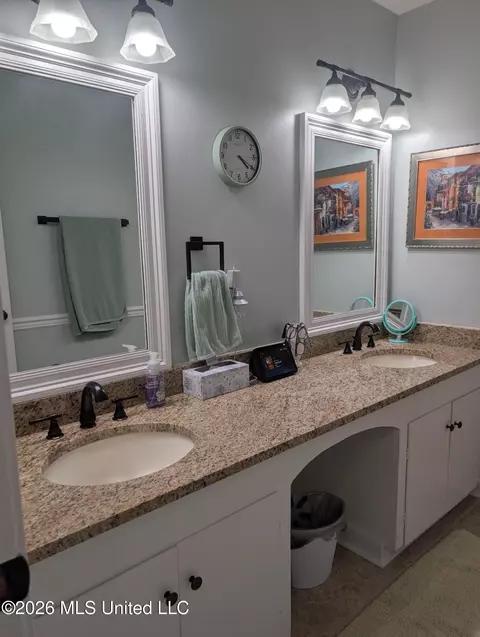 Bath - 202 Jefferson Davis Blvd, Natchez, MS 39120 photo 5 of 5
