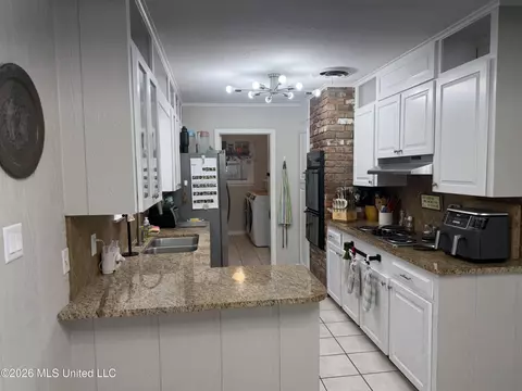 Kitchen - 202 Jefferson Davis Blvd, Natchez, MS 39120 photo 1 of 4
