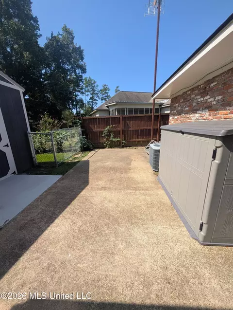 Exterior - 202 Jefferson Davis Blvd, Natchez, MS 39120 photo 6 of 9