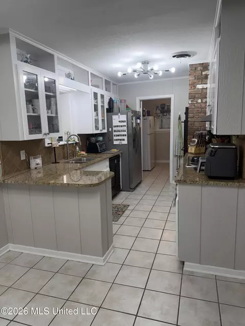 Kitchen - 202 Jefferson Davis Blvd, Natchez, MS 39120 photo 2 of 4