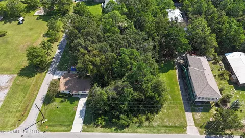 306 Vacation Ln, Waveland, MS 39576