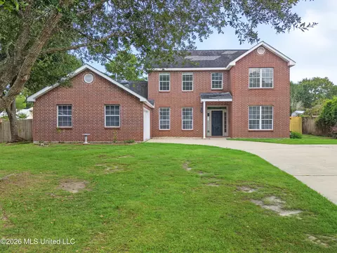 18 Lakeview Dr, Ocean Springs, MS 39564