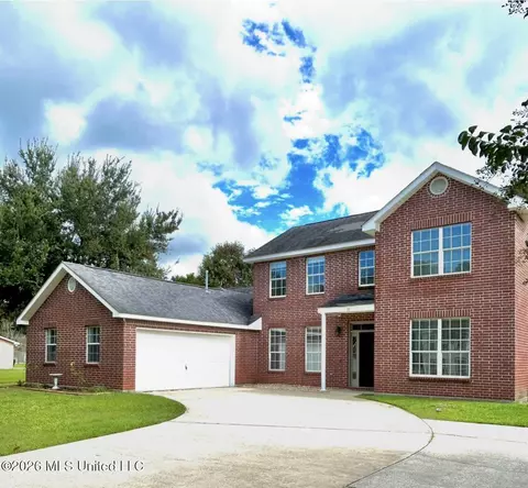 18 Lakeview Dr, Ocean Springs, MS 39564