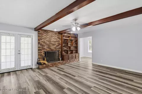 Living - 55 Pebble Hill Dr, Brandon, MS 39042 photo 3 of 4