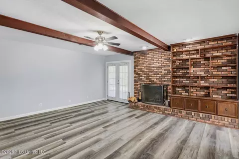 Living - 55 Pebble Hill Dr, Brandon, MS 39042 photo 1 of 4