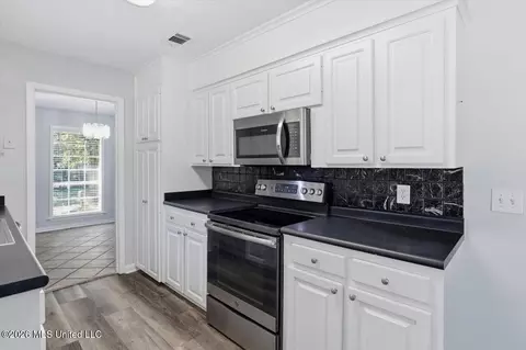 Kitchen - 55 Pebble Hill Dr, Brandon, MS 39042 photo 3 of 3