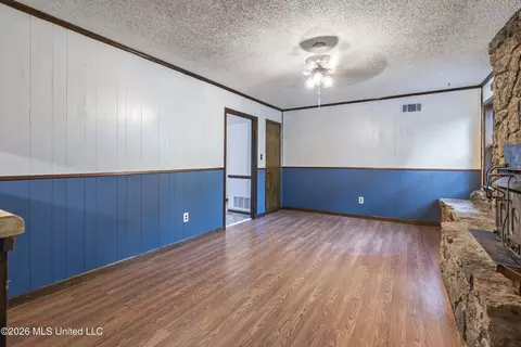 Living - 309 Wallace Dr, Coldwater, MS 38618 photo 2 of 2