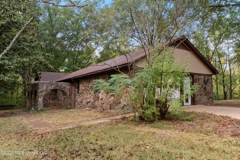 Exterior - 309 Wallace Dr, Coldwater, MS 38618 photo 2 of 6