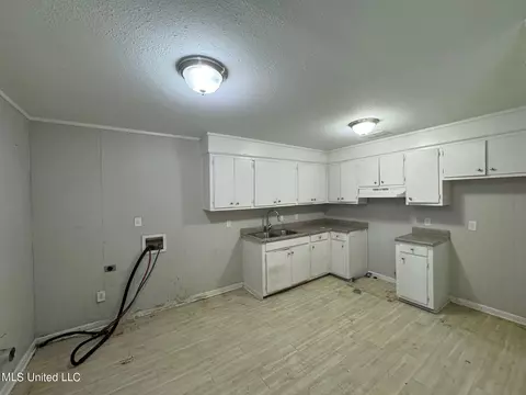Kitchen - 239-241 Lawrence Rd, Jackson, MS 39206 photo 3 of 3