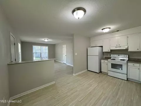 Kitchen - 239-241 Lawrence Rd, Jackson, MS 39206 photo 2 of 3