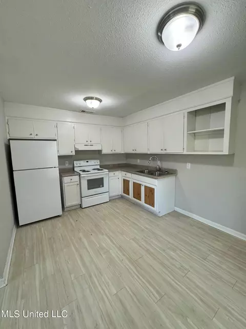 Kitchen - 239-241 Lawrence Rd, Jackson, MS 39206 photo 1 of 3