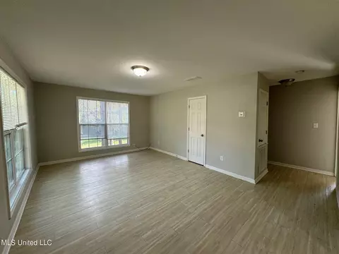 Living - 239-241 Lawrence Rd, Jackson, MS 39206 photo 1 of 2