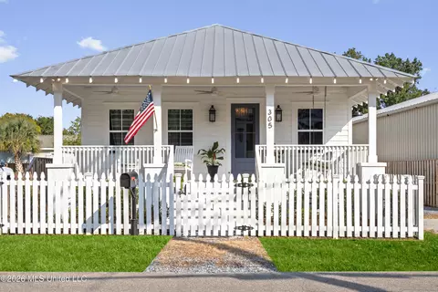 305 Third St, Bay Saint Louis, MS 39520