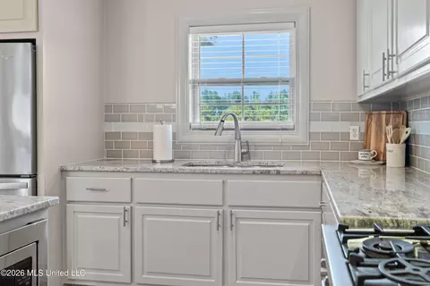 Kitchen - 938 Davis Crossing Rd, Canton, MS 39046 photo 6 of 9
