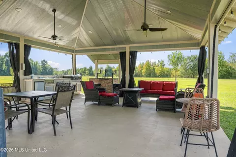 Exterior - 938 Davis Crossing Rd, Canton, MS 39046 photo 2 of 3