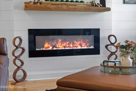 Living - 938 Davis Crossing Rd, Canton, MS 39046 photo 2 of 2