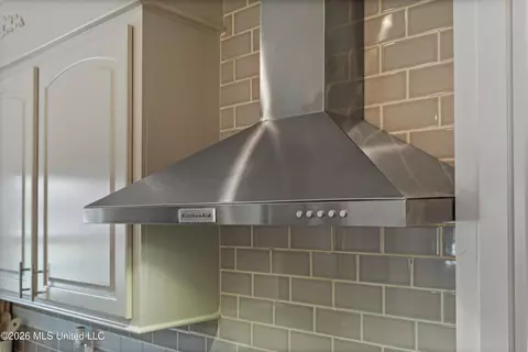 Kitchen - 938 Davis Crossing Rd, Canton, MS 39046 photo 8 of 9