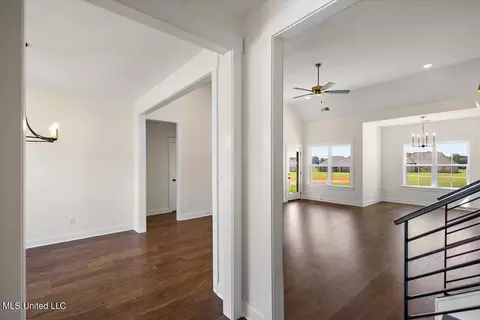 Entry Way - 324 Wells Dr, Hernando, MS 38632 photo 3 of 6