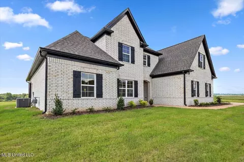 Exterior - 324 Wells Dr, Hernando, MS 38632 photo 2 of 6