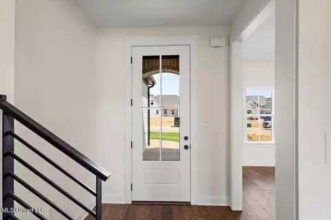 Entry Way - 324 Wells Dr, Hernando, MS 38632 photo 2 of 6