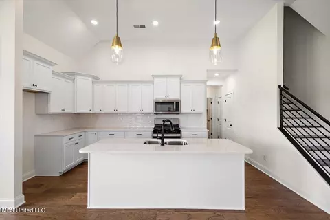 Kitchen - 324 Wells Dr, Hernando, MS 38632 photo 2 of 2