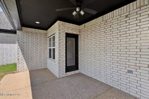 Exterior - 324 Wells Dr, Hernando, MS 38632 photo 4 of 6