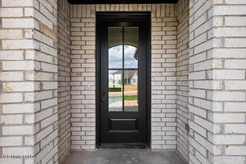 Entry Way - 324 Wells Dr, Hernando, MS 38632 photo 1 of 6