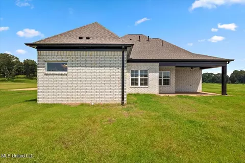 Exterior - 324 Wells Dr, Hernando, MS 38632 photo 5 of 6