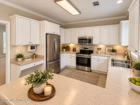 Kitchen - 6 Foxcroft Ct, Madison, MS 39110 photo 1 of 1