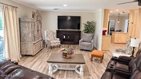 Living - 306 Oak Grove Dr, Grenada, MS 38901 photo 1 of 1