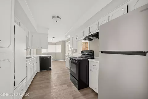Kitchen - 1133 Dardanelle Dr, Jackson, MS 39204 photo 2 of 2